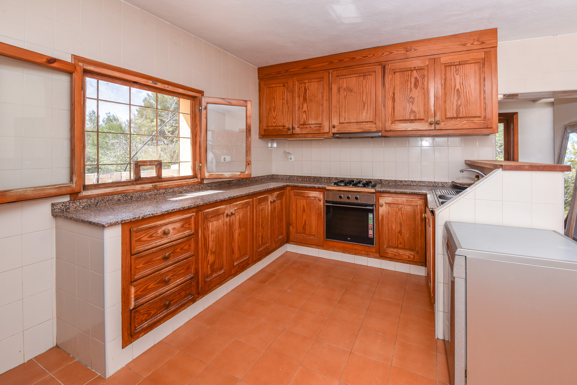 Resa Estate finc for sale Ibiza santa gertrudis te koop spanje kitchen.jpg